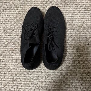 lace up non-slip shoes